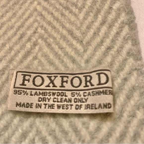 Foxford Pearl Grey and White Cashmere Blend Scarf Made In Ireland One Size EUC - Picture 2 of 4
